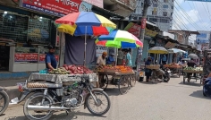 ভাসমান দোকানের দখলে রংপুরের ফুটপাত, বাড়ছে ভোগান্তি