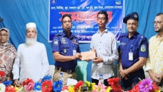 কিশোর ফাহিমের পাঠাগার, বই কেনার অর্থ দিলেন পুলিশ সুপার