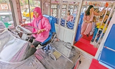 মহিলা বাস সার্ভিস  