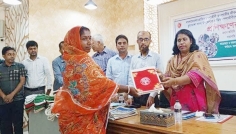 চুয়াডাঙ্গায় প্রান্তিক পেশাজীবীদের জীবনমান উন্নয়নে কর্মসূচি