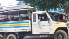 রাঙামাটিতে পণ্যবাহী গাড়িতে যাত্রী পরিবহন বন্ধের দাবি