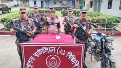 বেনাপোল পুটখালী সীমান্তে ৩টি স্বর্ণের বারসহ পাচারকারী আটক