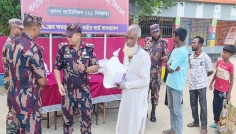 বেনাপোলে প্লাবন, ১০০ পরিবারকে বিজিবির ত্রাণ বিতরণ