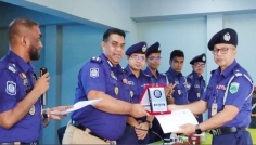 সিরাজগঞ্জে কর্মদক্ষতার স্বীকৃতি পেলেন ১৬ পুলিশ সদস্য