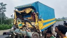 সিরাজগঞ্জে ট্রাক-কাভার্ডভ্যান সংঘর্ষে চালক নিহত, আহত ১
