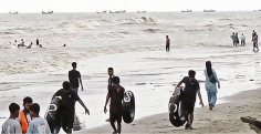 সাগর কিছুটা শান্ত 