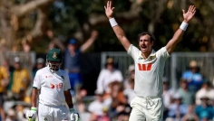 স্টার্কের ৬ উইকেটে ৬৪ রানে অলআউট বাংলাদেশ