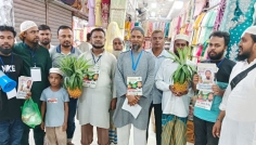 হাজীগঞ্জ বাজারে ব্যবসায়ীদের দ্বারে দ্বারে শাহাব উদ্দীন