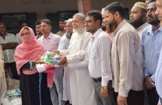 ঈশ্বরদীতে বিনামূল্যে গ্রীষ্মকালীন পেঁয়াজ ও শাকসবজির বীজ-সার পেলেন ৩২২০ কৃষক