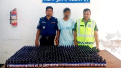 দুর্গাপুরে অটোরিকশার চেম্বারে ৪৮০ বোতল ফেনসিডিল, যুবক আটক