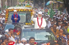 রাজধানীতে লাখো মানুষের জশনে জুলুস 