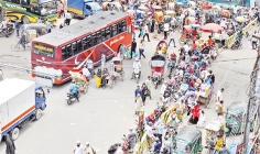 ফুটপাত দখল 