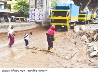 চট্টগ্রামের ইপিজেড সড়কের বেহাল দশা  