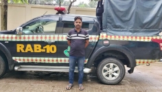 নড়াইলে র‌্যাবের অভিযানে মৃত্যুদণ্ডপ্রাপ্ত পলাতক আসামি গ্রেপ্তার