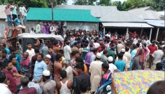 সারের দাবিতে সড়ক অবরোধ, ভূরুঙ্গামারীতে প্রশাসনের হস্তক্ষেপে বিতরণ