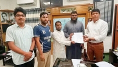 রাবিতে বুথ থেকে হারানো আইফোনের ক্ষতিপূরণ দিলো ছাত্রশিবির