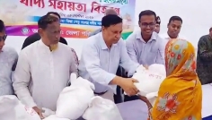 তিস্তাপাড়ের কর্মহীন ও দুস্থ ৩০০ পরিবার পেল খাদ্য সহায়তা
