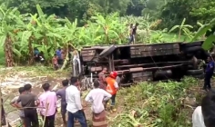 গোপালগঞ্জে বাস খাদে পড়ে নিহত ৩, আহত ৩০