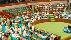 সংসদ অধিবেশন চলাকালে বিরোধীদলের ওয়াকআউট