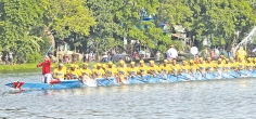 তিতাস নদীতে নৌকা বাইচ  
