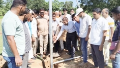 দুর্গাপুরে কোনাপাড়া উচ্চ বিদ্যালয়ে ফুটবল গোলবার নির্মাণ
