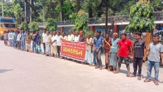 ন্যায্য মজুরি চান খাদ্য গুদাম শ্রমিকরা, নীলফামারীতে মানববন্ধন