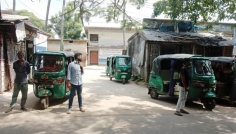 পুঠিয়ায় সরকারি কোয়ার্টার ও স্কুল মাঠ দখল করে সিএনজি স্ট্যান্ড