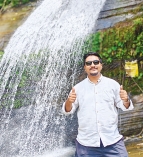 পাহাড়ের কোলে রিছাং ঝরনা  