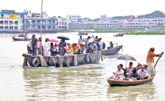 বুড়িগঙ্গা নদী পারাপার  