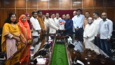 দুই বছর পূর্তিতে ফুলেল শুভেচ্ছায় সিক্ত বেরোবি উপাচার্য