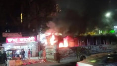 রাজধানীতে তিন বাসে আগুন, ককটেল বিস্ফোরণ