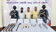 তজুমদ্দিনে তিন বাড়িতে অভিযান, অস্ত্র-গোলাবারুদ উদ্ধার