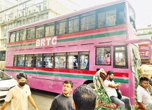 যাত্রীশূন্য মহিলা বাস  