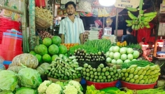 জ্বালানি তেলের দাম বাড়ায় চড়া সবজির দাম