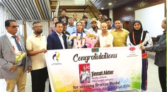 পদক জয়ী জিন্নাতকে বিমানবন্দরে অভ্যর্থনা 