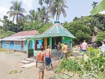 কাউখালীতে নদীভাঙনে বিলীনের পথে পাঁচ মন্দির 