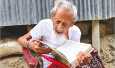 ১২৩ বছরেও চশমা ছাড়াই কোরআন পড়েন আব্বাস  