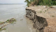 যমুনার তীব্র ভাঙনে নদীগর্ভে ৪ শতাধিক ঘরবাড়ি