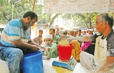 রাজধানীর নীলক্ষেতের ট্রাকসেল 