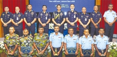 বিমান বাহিনী প্রধান কর্তৃক ২০২৫ সালের শ্রেষ্ঠ বিমানসেনা ও এমওডিসি (এয়ার)-দেরকে ট্রফি ও সনদপত্র প্রদান  