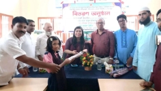 পেঁয়াজ সংরক্ষণে আলমডাঙ্গায় কৃষকদের মেশিন ও নগদ সহায়তা