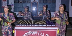যশোরের শার্শার গোগা সিমান্ত এলাকায় বিজিবি অভিযানে ৪১৭ বোতল ভারতীয় নেশা জাতীয় সিরাপ উদ্ধার