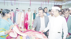 বিসিক শরৎ মেলা চলছে  