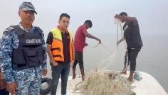 চাঁদপুরে দুই আড়তদারের জরিমানা, ইলিশ ও কারেন্টজাল জব্দ