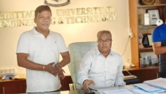 বিক্ষোভের মুখে তালা ভেঙে নিজ দপ্তরে চুয়েটের নতুন ভিসি