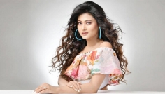 'ভায়োলেন্স' ছাড়লেন অধরা খান