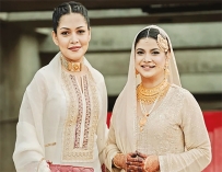 মধ্যরাতে পিয়ার দরজায় ফারিয়া  
