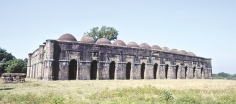 মুসলিম ঐতিহ্যের নিদর্শন বড় সোনা মসজিদ  