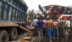 নাটোরে বাস ও ট্রাকের সংঘর্ষে নিহত ১৪