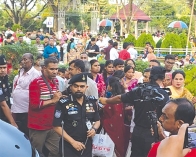 পূজামণ্ডপ পরিদর্শন করলেন এসআরবি-৪ অধিনায়ক   